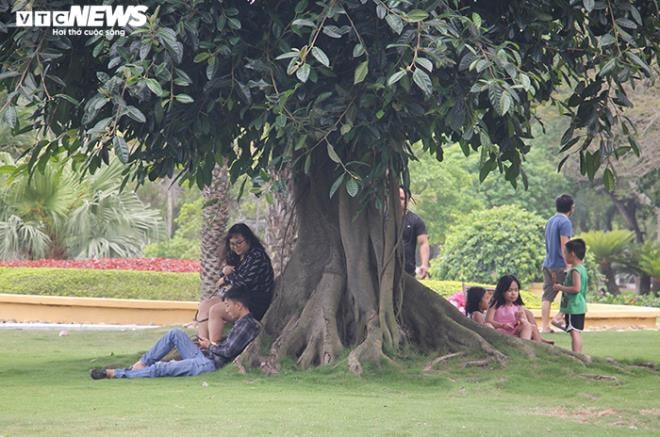 Rác thải 'bức tử' bãi tắm Đồ Sơn trong dịp nghỉ lễ 30/4-1/5 - 15