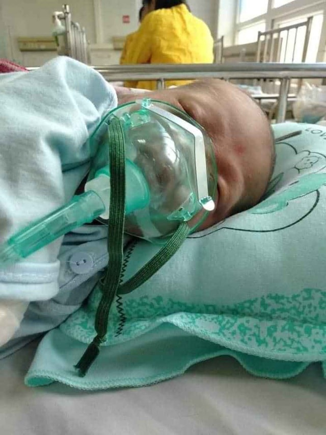 Tiếng khóc xé lòng của bé 8 tháng tuổi bị bệnh tật bủa vây - 1 Tiếng khóc xé lòng của bé 8 tháng tuổi bị bệnh tật bủa vây - 1