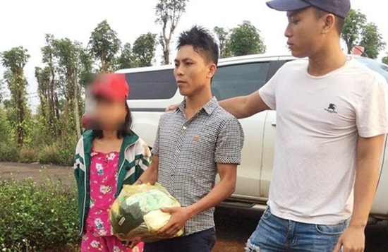 Khởi tố gã đàn ông dụ dỗ nữ sinh lớp 8 bỏ nhà đi, sống như vợ chồng