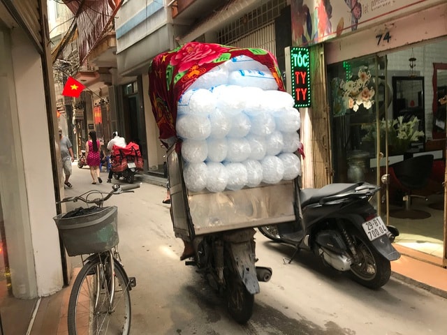 Nắng nóng kỷ lục, phu đá hốt bạc vì khách gọi giải nhiệt - 3