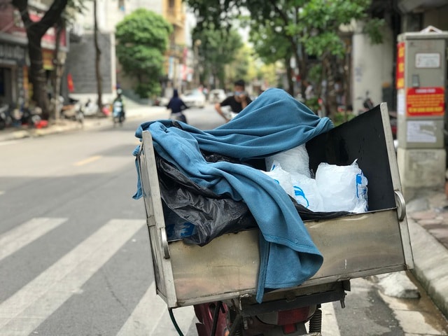 Nắng nóng kỷ lục, phu đá hốt bạc vì khách gọi giải nhiệt - 4