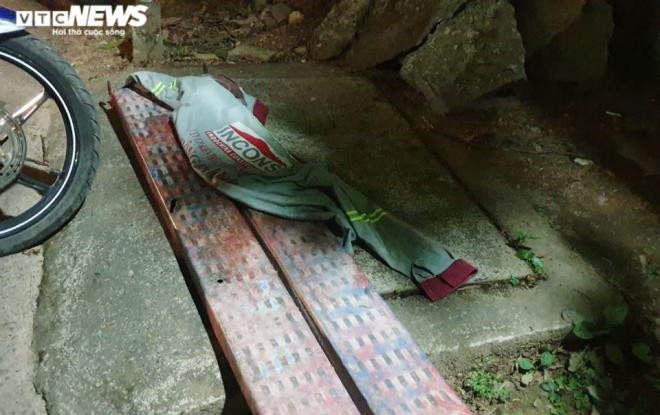 Gia đình hoảng hốt nhận thi thể người thân bị bỏ trong cốp xe từ Đà Nẵng ra Huế - 2