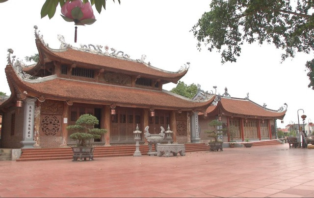 Ngôi đền nghìn năm tuổi ở Hà Nội đối diện nguy cơ bị cuốn trôi - 8