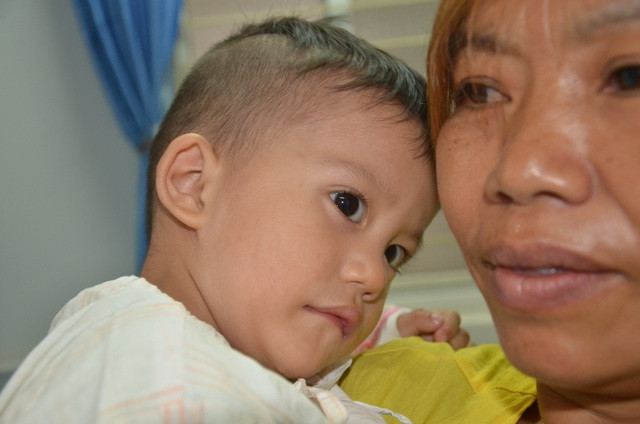 Nhói lòng ánh mắt khao khát sống của cậu bé 3 tuổi bị dày vò trong bệnh tật - 6
