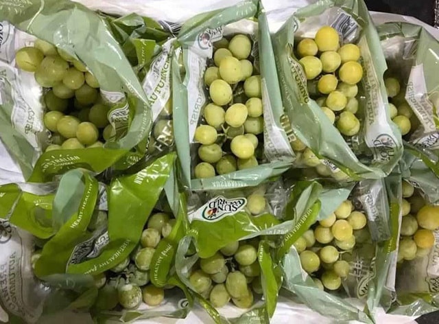 Trái cây Mỹ, Úc siêu rẻ, giá mấy chục ngàn đồng mỗi kg bày bán la liệt - 1