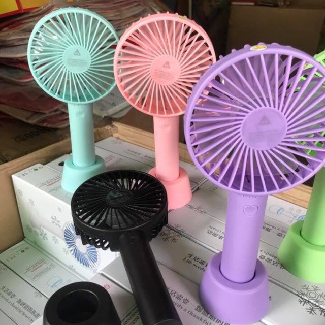 Tràn ngập chợ mạng các loại quạt sạc mini cầm tay giá siêu rẻ, món đồ làm mát tưởng vô hại mà tiềm ẩn nhiều nguy hiểm - Ảnh 2.