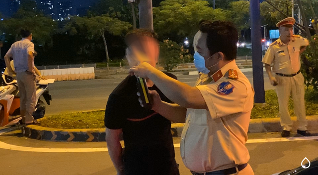 Thanh niên đi xe sang tông xe chở lãnh đạo Công an thành phố - 3