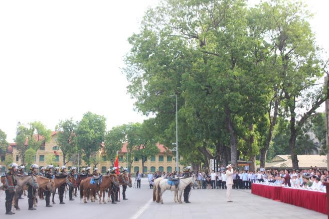 Ảnh: Cảnh sát cơ động Kỵ binh diễu hành trước Lăng Bác và nhà Quốc hội - 5
