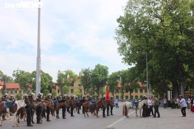 Ảnh: Cảnh sát cơ động Kỵ binh diễu hành trước Lăng Bác và nhà Quốc hội - 6