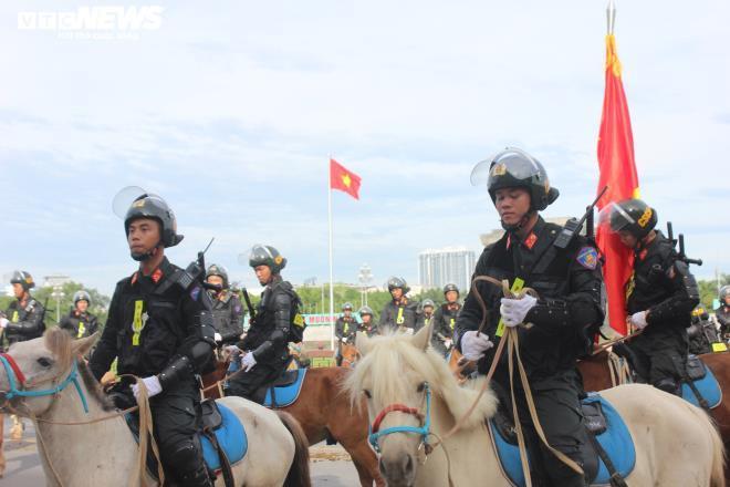Ảnh: Cảnh sát cơ động Kỵ binh diễu hành trước Lăng Bác và nhà Quốc hội - 11