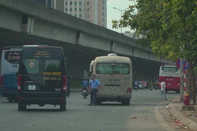 Hà Nội: Nhìn từ trên cao cảnh xe khách “bát nháo” dừng đỗ, đón trả khách - 6