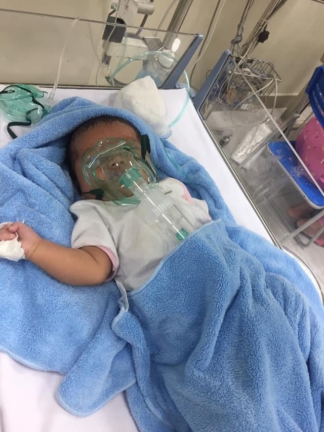 Cầu mong phép mầu đến với bé trai 1 tuổi bị ung thư kép hành hạ - 1