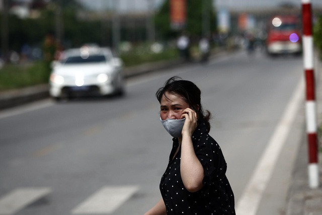 Hà Nội: Cháy lớn gần tổng kho xăng dầu, thùng hóa chất văng xa trăm mét - 10