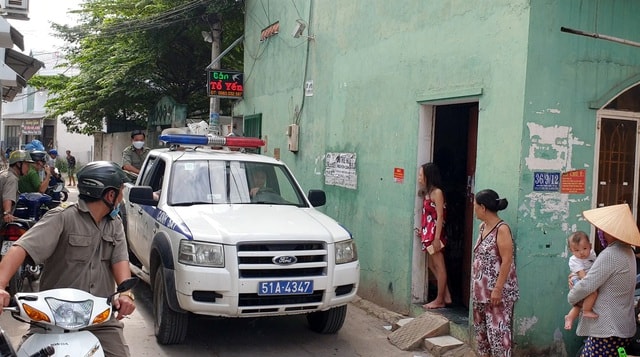 Bắt tạm giam người phụ nữ tạt xăng đốt chồng vì mâu thuẫn - 1