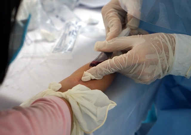 Người dân Đà Nẵng yên tâm khi được lấy mẫu xét nghiệm COVID-19 - Ảnh 14.