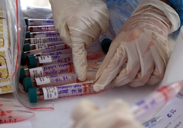 Người dân Đà Nẵng yên tâm khi được lấy mẫu xét nghiệm COVID-19 - Ảnh 15.