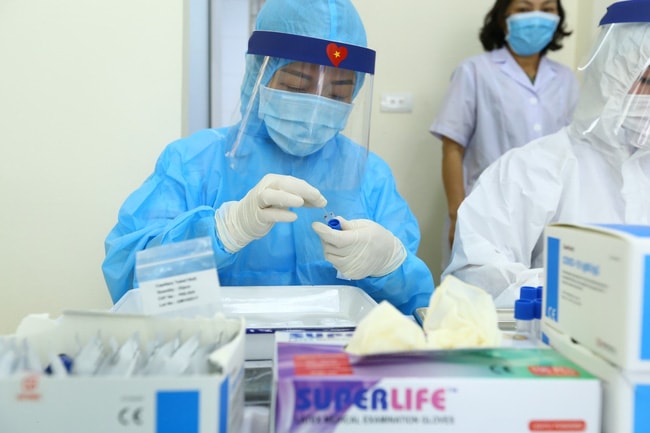 vnapotalcovid-19hanoidaxetnghiemnhanhcho49829nguoivetudanang2049437894929607-15964098650191305511857