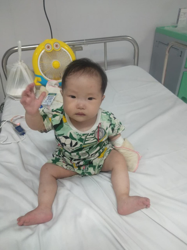 Xót xa bé 11 tháng tuổi thân hình yếu ớt cần tiền phẫu thuật tim gấp - Ảnh 3.