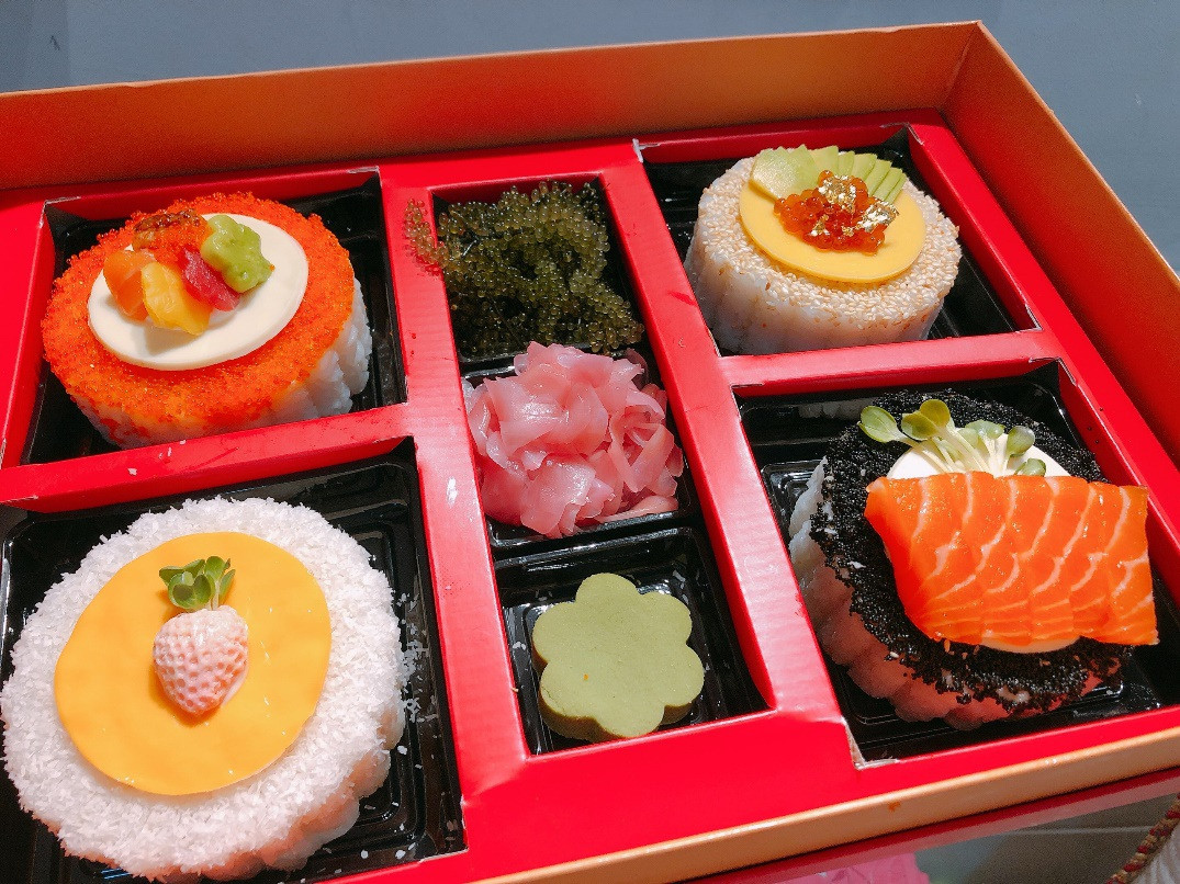 Độc đáo nhất mùa trung thu năm nay: Bánh trung thu sushi tiền triệu/hộp - Ảnh 1.