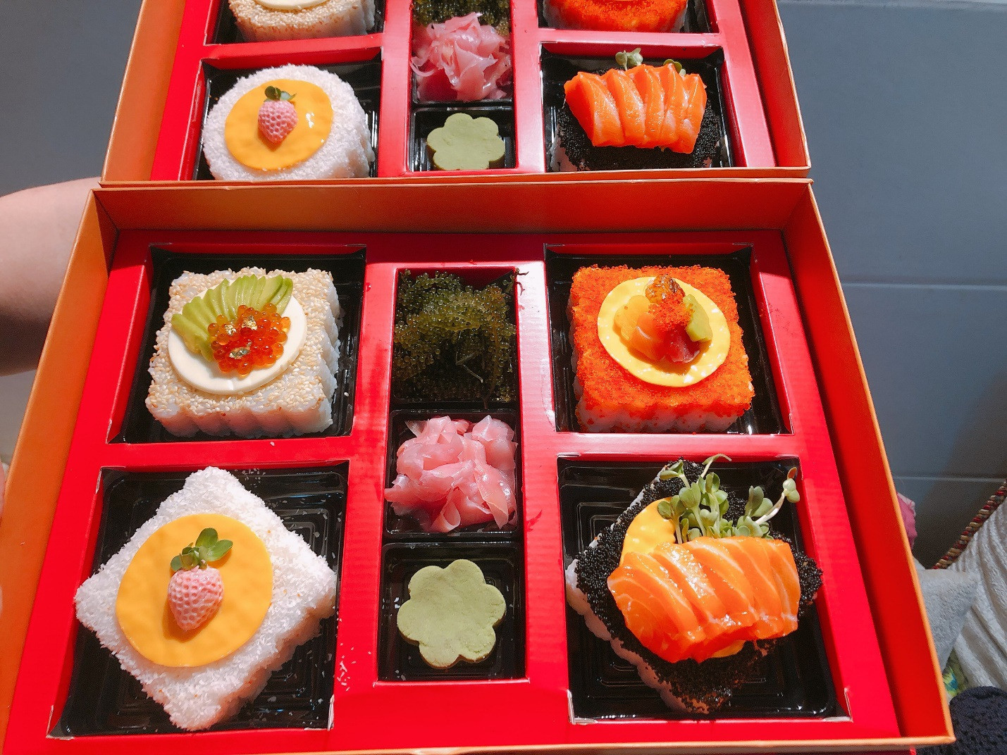 Độc đáo nhất mùa trung thu năm nay: Bánh trung thu sushi tiền triệu/hộp - Ảnh 2.