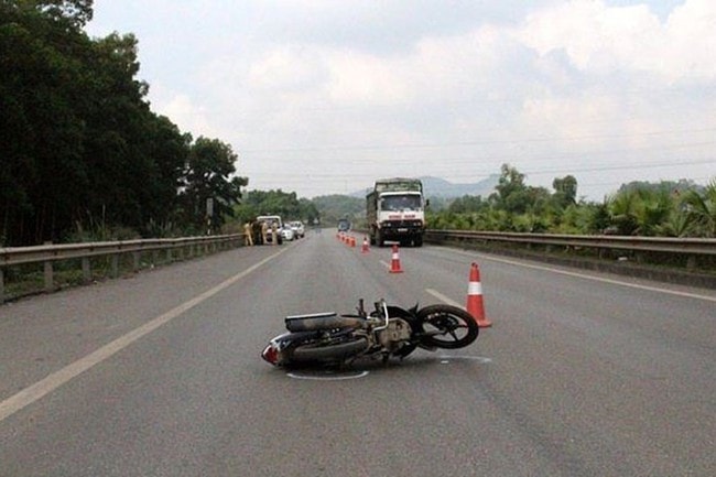 Những vụ công an thương vong do người vi phạm giao thông chống đối  - Ảnh 6.