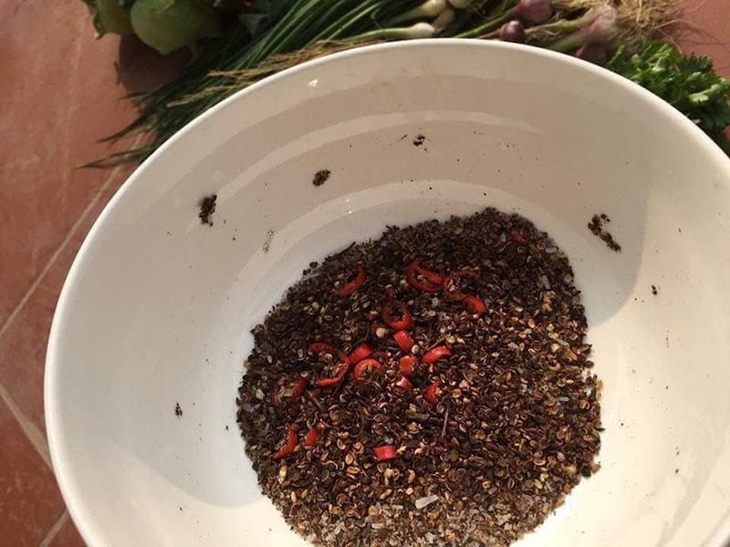 Hạt dổi rừng giá 2 triệu đồng/kg vẫn được khách săn lùng - Ảnh 3.