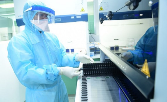 Cháu bé 8 tháng tuổi và 2 người từ nước ngoài trở về mắc COVID-19 - Ảnh 1. Cháu bé 8 tháng tuổi và 2 người từ nước ngoài trở về mắc COVID-19 - Ảnh 1.