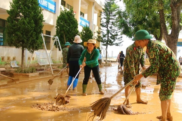 Giáo dục tuần qua: Cô giáo làm gãy chân bé 4 tuổi, Trẻ mầm non bị bỏ quên trong nhà vệ sinh - Ảnh 3.