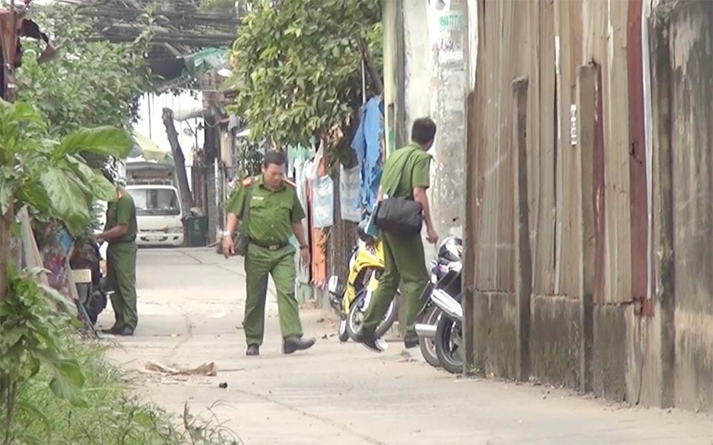 Pháp luật ngày 16/11: Bắt 2 thanh niên đánh chết người đàn ông 45 tuổi trong phòng trọ  - Ảnh 1.