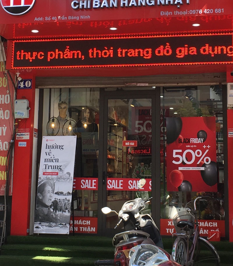 Chưa đến Black Friday đã 'bão giảm giá', quần áo chỉ 2.000 đồng - Ảnh 4.