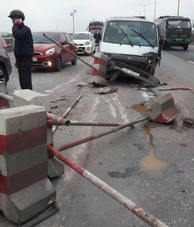 Xe máy va chạm xe buýt, thanh niên 19 tuổi thiệt mạng - Ảnh 2. Xe máy va chạm xe buýt, thanh niên 19 tuổi thiệt mạng - Ảnh 2.