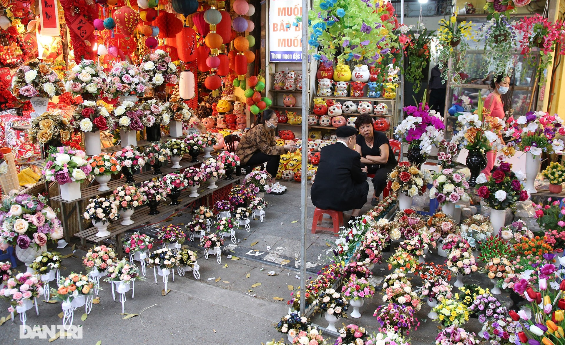 Chợ hoa Hàng Lược bắt đầu khoe sắc đón người dân sắm Tết - Ảnh 14.