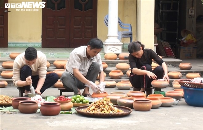 Ảnh: Cả làng nổi lửa suốt đêm làm món đặc sản đắt đỏ ngày Tết - Ảnh 4.