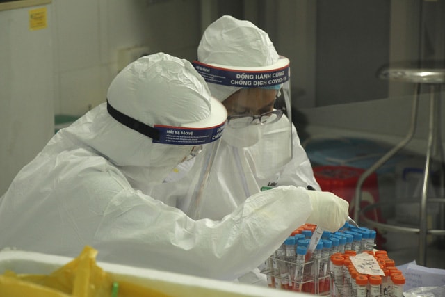 Chiều mùng 3 Tết, phát hiện thêm 33 ca mắc COVID-19 mới tại Hải Dương và Hà Nội  - Ảnh 1.