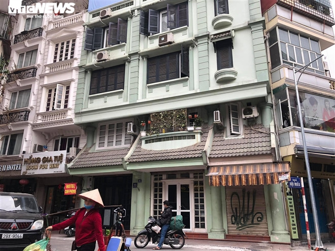 Hàng quán phố cổ Hà Nội nghỉ Tết kéo dài, khách sạn rao bán la liệt bằng tờ rơi - Ảnh 8.