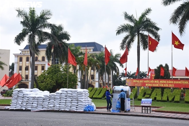 Ảnh: Hải Dương lắp đặt cây 'ATM gạo' miễn phí đầu tiên - Ảnh 6.