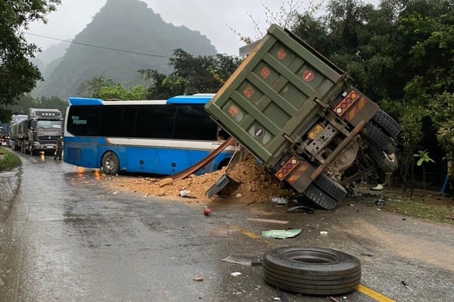 Tin TNGT ngày 16/3: Nam sinh lớp 9 đi xe máy tử vong thương tâm - Ảnh 7.