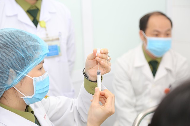 Đã có hơn 20.000 người Việt Nam được tiêm chủng vaccine phòng COVID-19 - Ảnh 1.