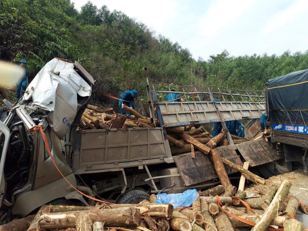 Hiện trường vụ tai nạn thảm khốc làm 7 người chết - Ảnh 2.