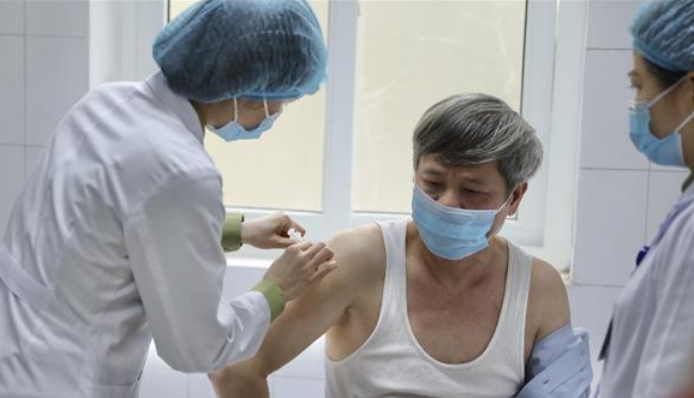 Phó Thủ tướng Vũ Đức Đam thăm tình nguyện viên tiêm thử vaccine Nano Covax - Ảnh 4.