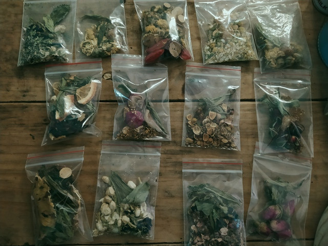 Quán trà tự phục vụ ở Hà Nội trở thành không gian văn hóa chia sẻ - Ảnh 4. Quán trà tự phục vụ ở Hà Nội trở thành không gian văn hóa chia sẻ - Ảnh 4.