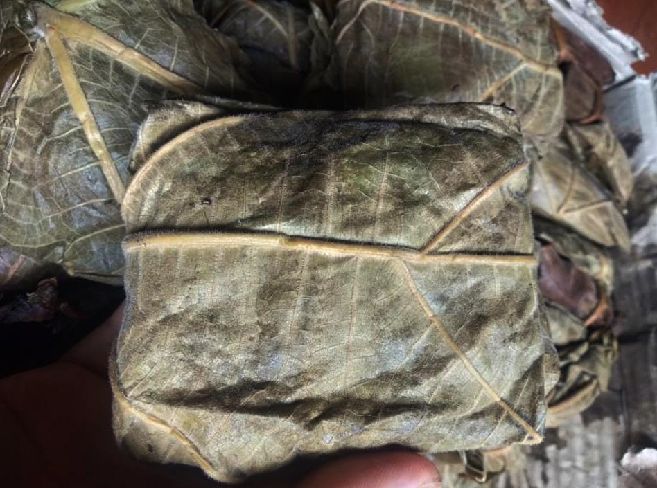 Năm chỉ có một lần, khách xếp hàng chờ mua loại bánh chi chít trứng kiến - Ảnh 2. Năm chỉ có một lần, khách xếp hàng chờ mua loại bánh chi chít trứng kiến - Ảnh 2.