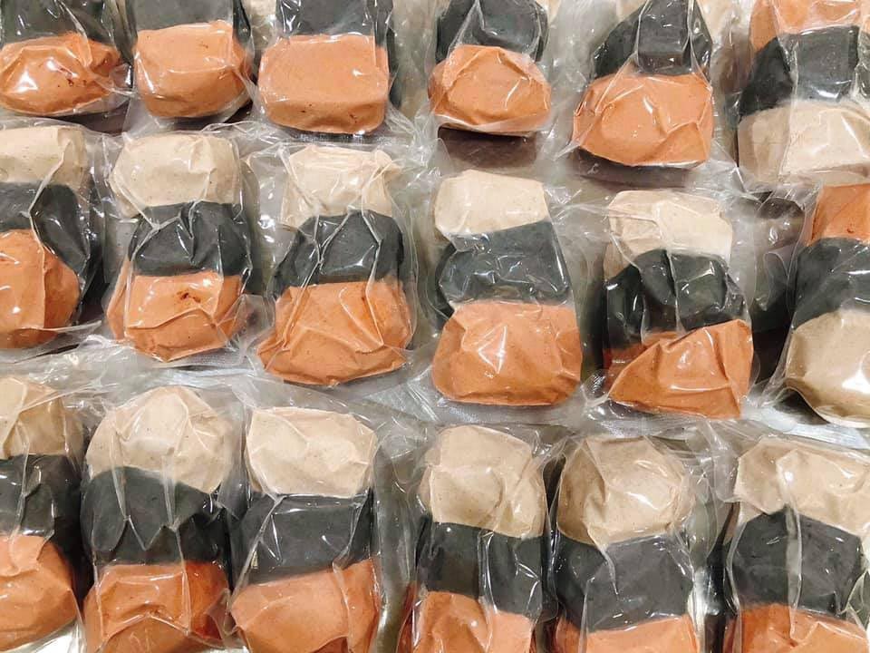 Lạ miệng với bánh trôi gạo lứt, chị em Hà thành đua nhau mua - Ảnh 2.
