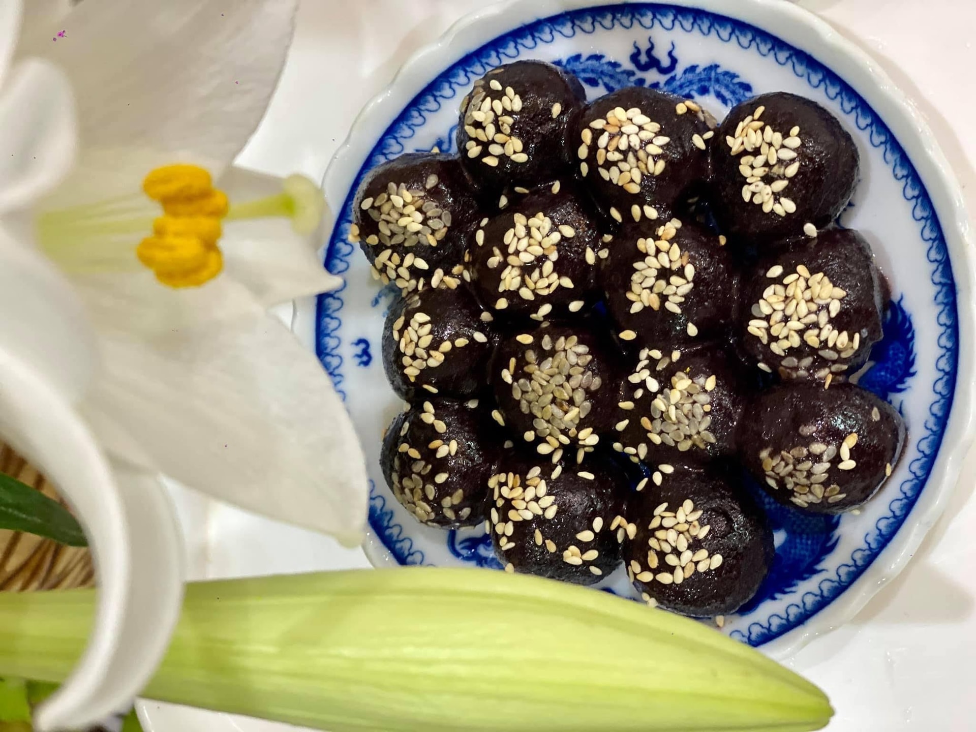 Lạ miệng với bánh trôi gạo lứt, chị em Hà thành đua nhau mua - Ảnh 1.
