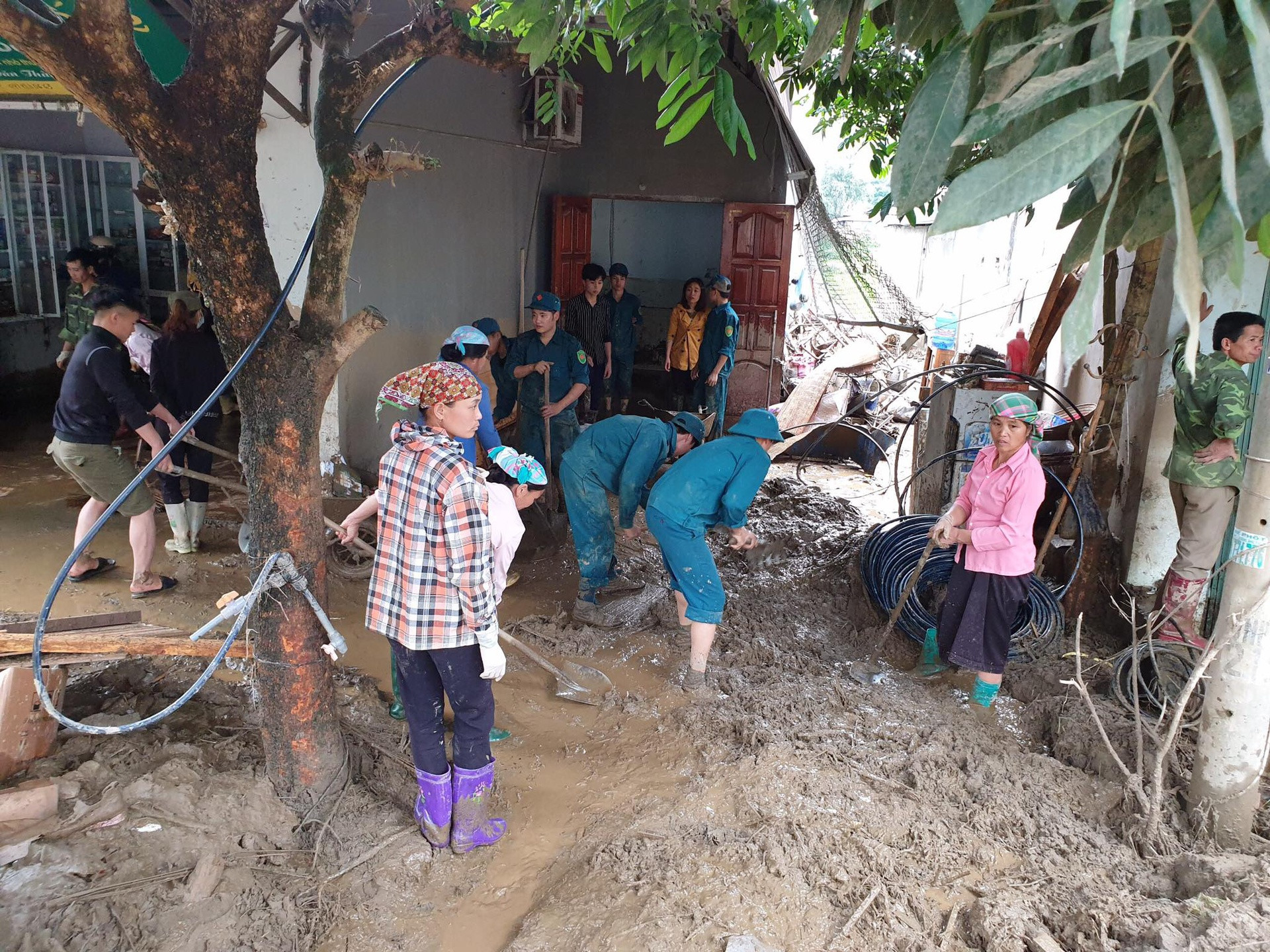 Nguyên nhân xảy ra lũ ống trong đêm khiến 3 người chết ở Lào Cai - Ảnh 3.