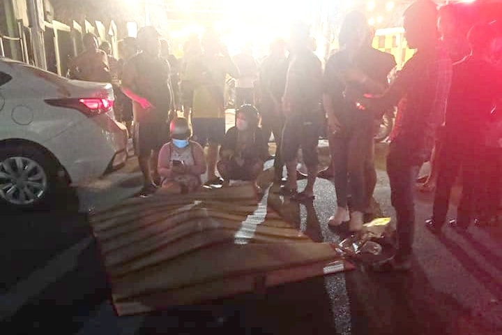 Nam thanh niên giết bạn gái rồi lao xe máy vào ô tô tự sát - Ảnh 1. Nam thanh niên giết bạn gái rồi lao xe máy vào ô tô tự sát - Ảnh 1.