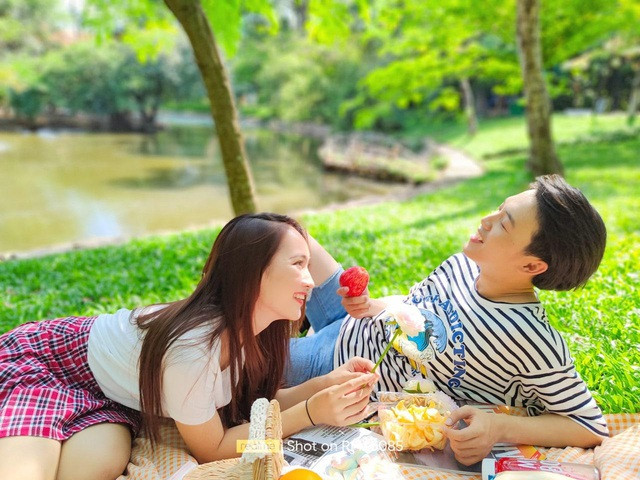 Sử dụng realme 8 cưa đổ crush khi đưa đi picnic chụp ảnh cuối tuần - Ảnh 1.