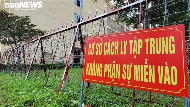 Ảnh: Cuộc sống bên trong khu vực cách ly COVID-19 ở ổ dịch Thuận Thành, Bắc Ninh - Ảnh 1.