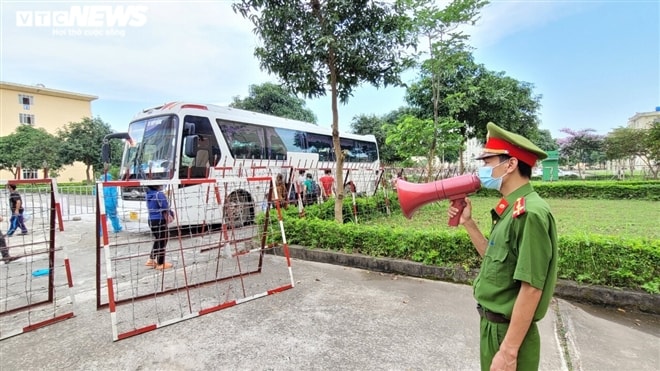 Ảnh: Cuộc sống bên trong khu vực cách ly COVID-19 ở ổ dịch Thuận Thành, Bắc Ninh - Ảnh 7.