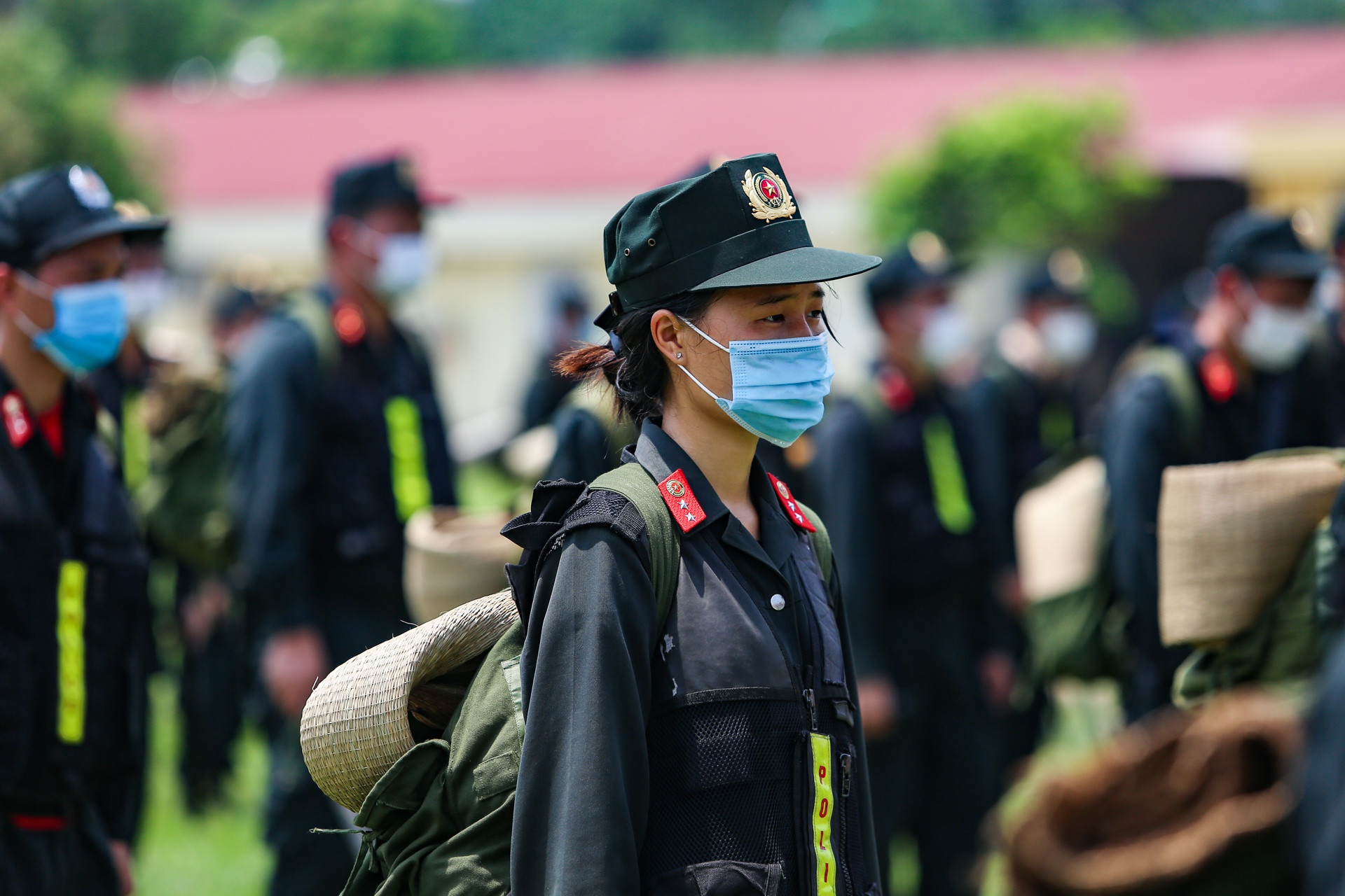 Chi viện hơn 200 cảnh sát lên Bắc Giang chống dịch - Ảnh 7.
